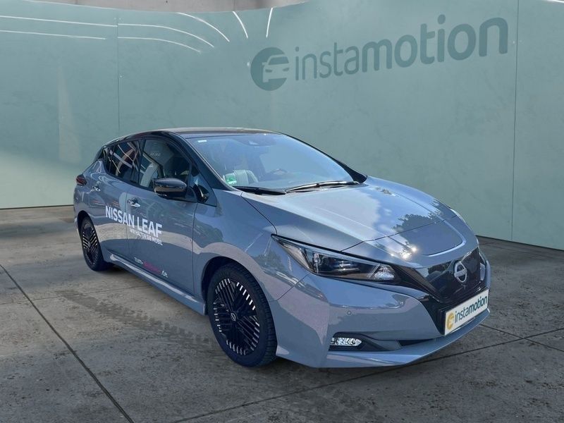 Grau Gebraucht 2023 Nissan Leaf Tekna Kleinwagen | 26.590 € - Bild 1/4