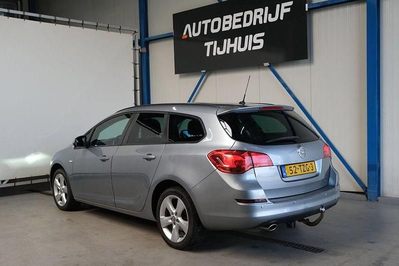 Gebraucht Opel Astra Edition 120 PS (88 kW) 2012 Grau Kombi