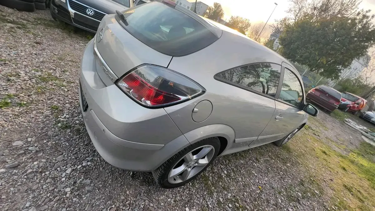 Gebraucht Opel Astra GTC 170 PS (125 kW) 2006 Silber Kleinwagen