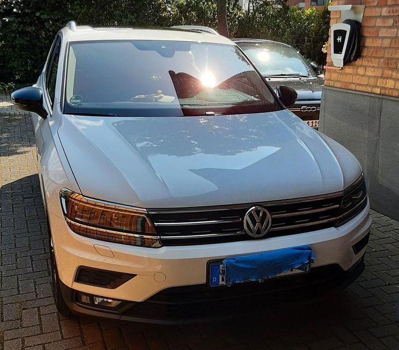 Weiß Gebraucht 2019 VW Tiguan IQ Drive SUV | 23.250 € (Guter Preis) - Bild 1/4