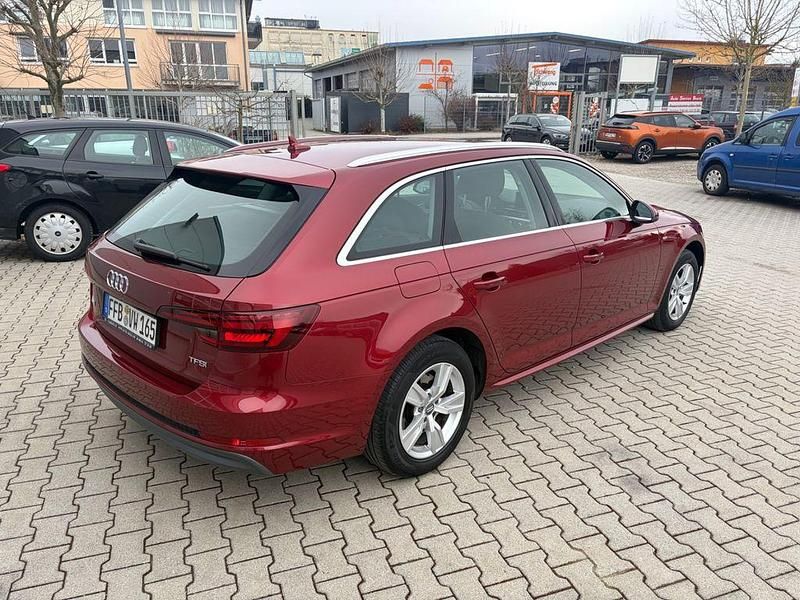 Gebraucht Audi A4 150 PS (110 kW) 2018 Rot Kombi