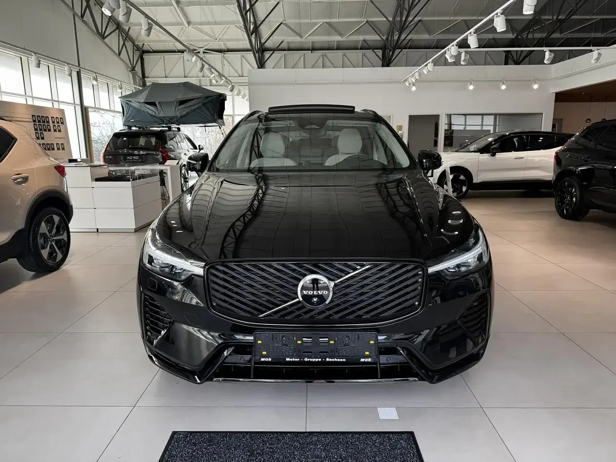 Neu Volvo XC60 Ultra 310 PS (228 kW) 2026 Onyx black / metallic SUV