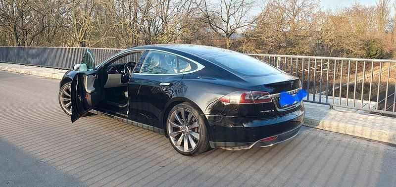 Gebraucht Tesla Model S 309 kW (421 PS) 2015 Schwarz Kleinwagen