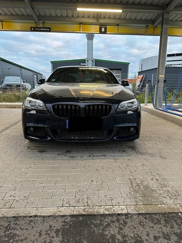Blau Gebraucht 2011 BMW 535 Limousine | 12.499 € (Superpreis) - Bild 1/4