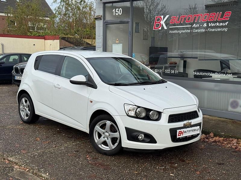 Weiß Gebraucht 2011 Chevrolet Aveo LTZ Kleinwagen | 5.990 € (Fairer Preis) - Bild 1/4