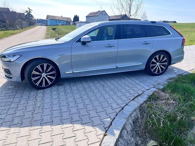 Second-hand Volvo V90 Plus 197 CP (144 kW) 2023 Gri Break
