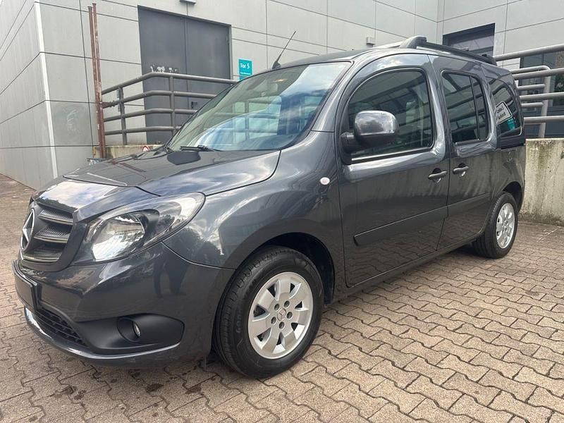 Grau Gebraucht 2018 Mercedes Citan 111 Kombi | 10.980 € (Fairer Preis) - Bild 1/4
