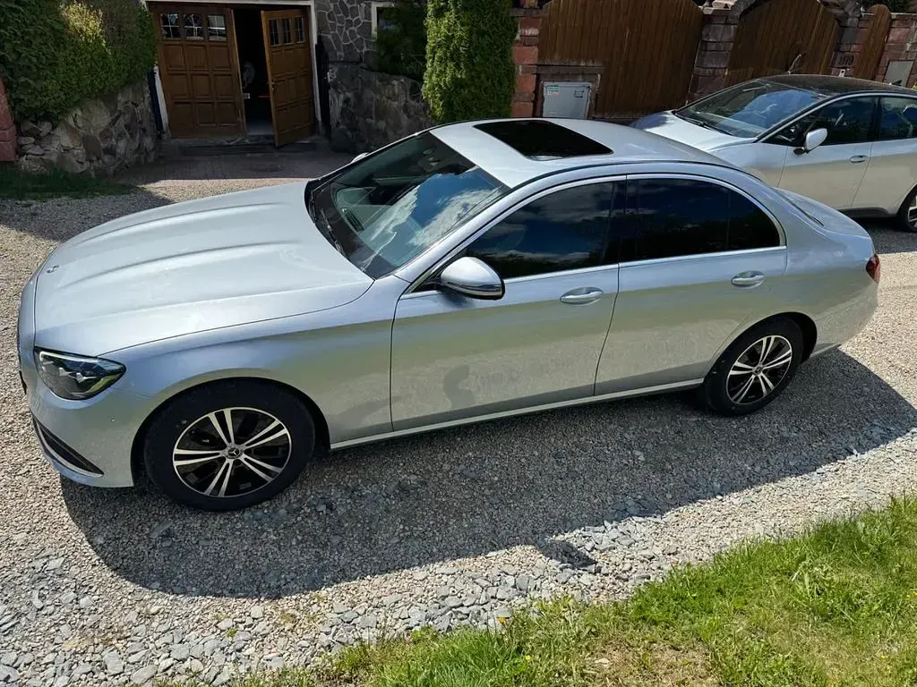 Gebraucht Mercedes E220 194 PS (142 kW) 2021 Silber Limousine