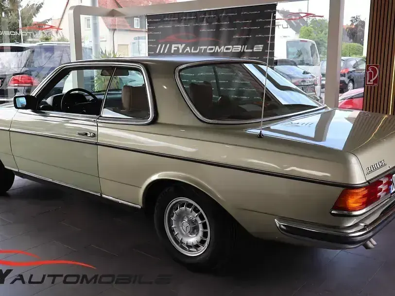 Gebraucht Mercedes 280 177 PS (130 kW) 1978 Grün Coupé