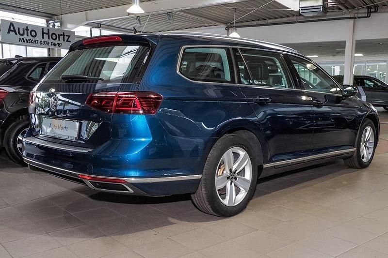 Gebraucht VW Passat Elegance 190 PS (139 kW) 2020 Blau Kombi