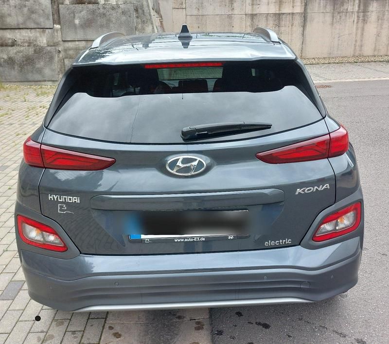 Gebraucht Hyundai Kona 100 kW (136 PS) 2021 Grau SUV