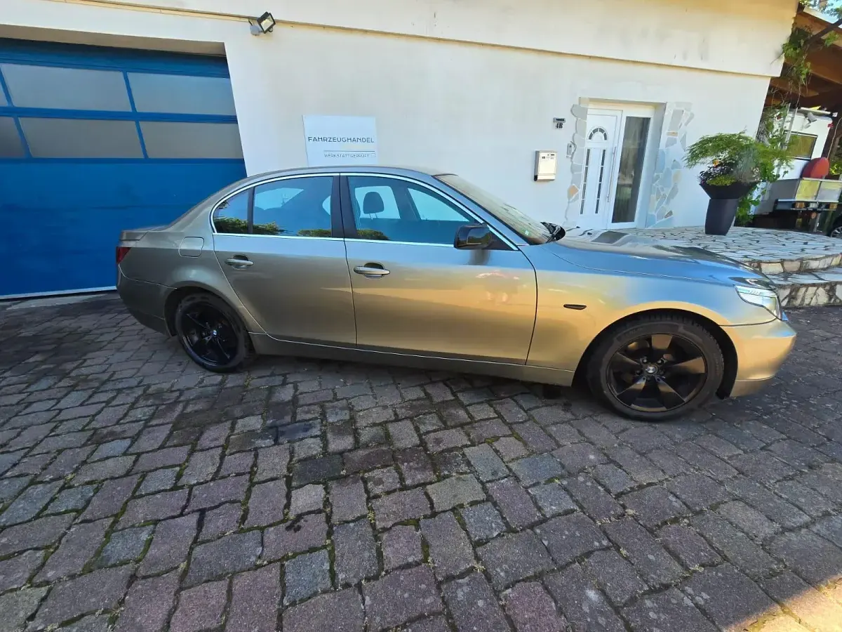 Gebraucht BMW 520 170 PS (125 kW) 2004 Gold Limousine