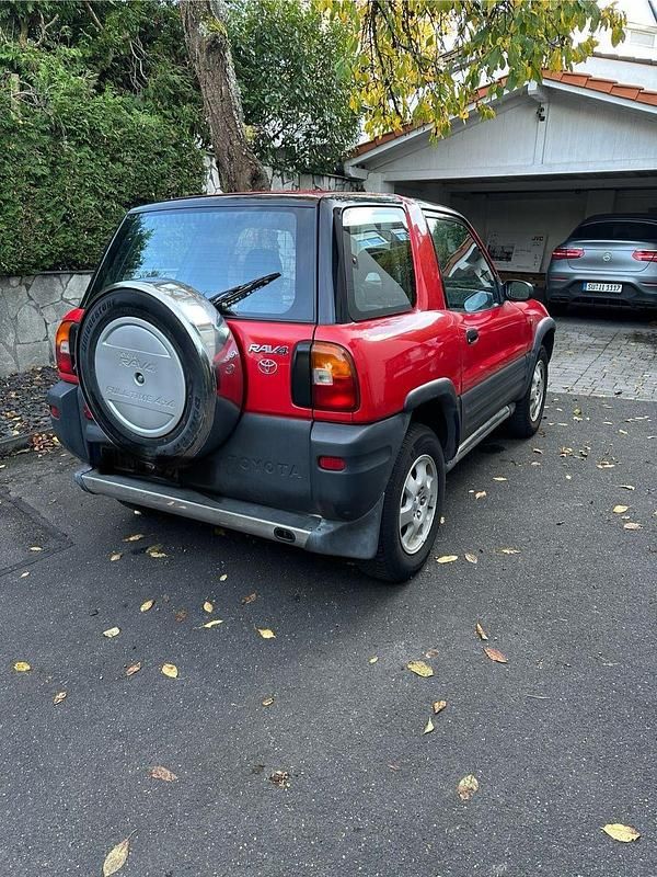 Rot Gebraucht 1995 Toyota RAV4 SUV | 7.999 € - Bild 1/4