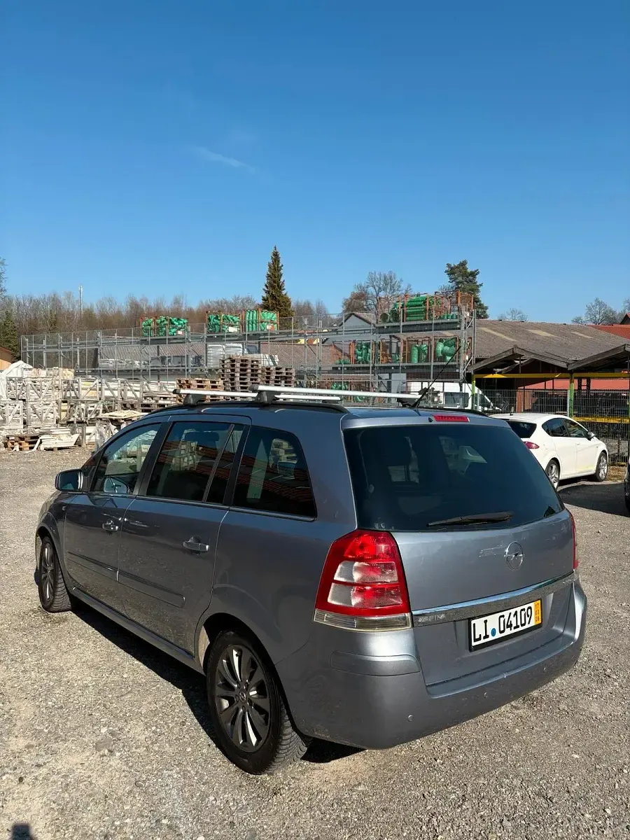 Gebraucht Opel Zafira 110 PS (80 kW) 2010 Grau Van / Kleinbus