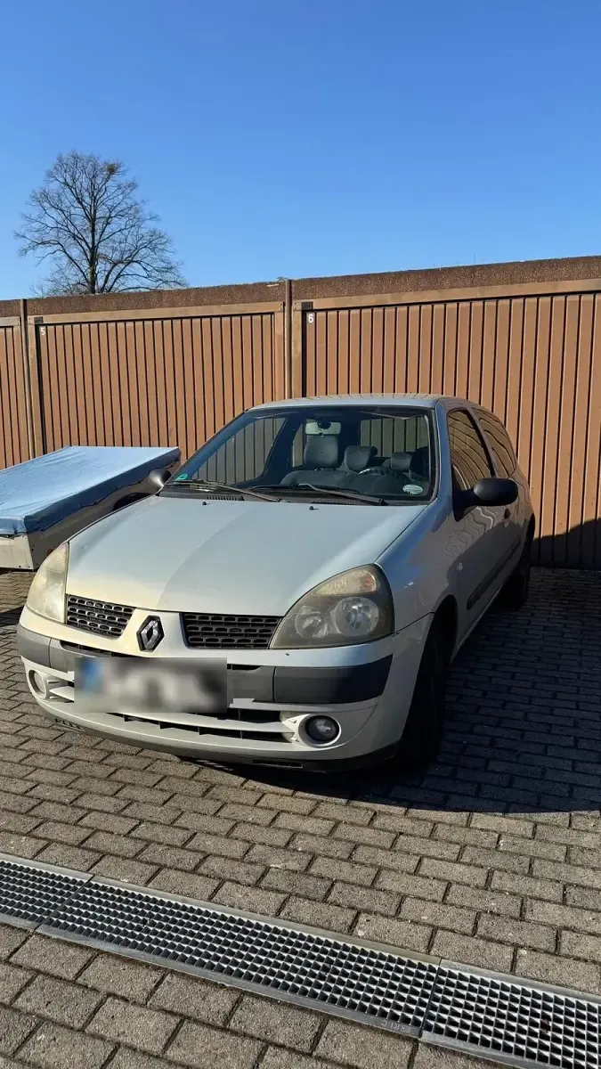 Gebraucht Renault Clio 75 PS (55 kW) 2002 Silber Kleinwagen