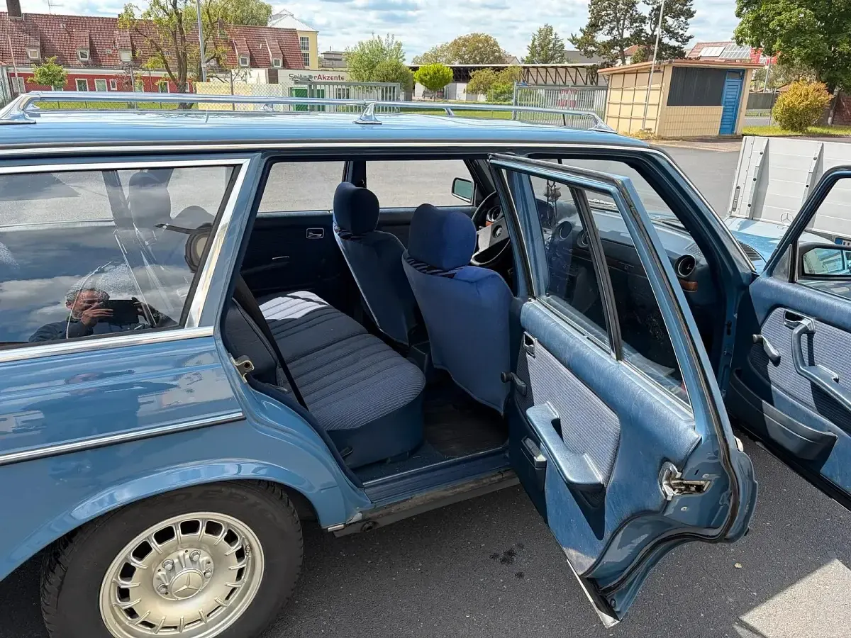 Gebraucht Mercedes 240 72 PS (52 kW) 1984 Blau Kombi