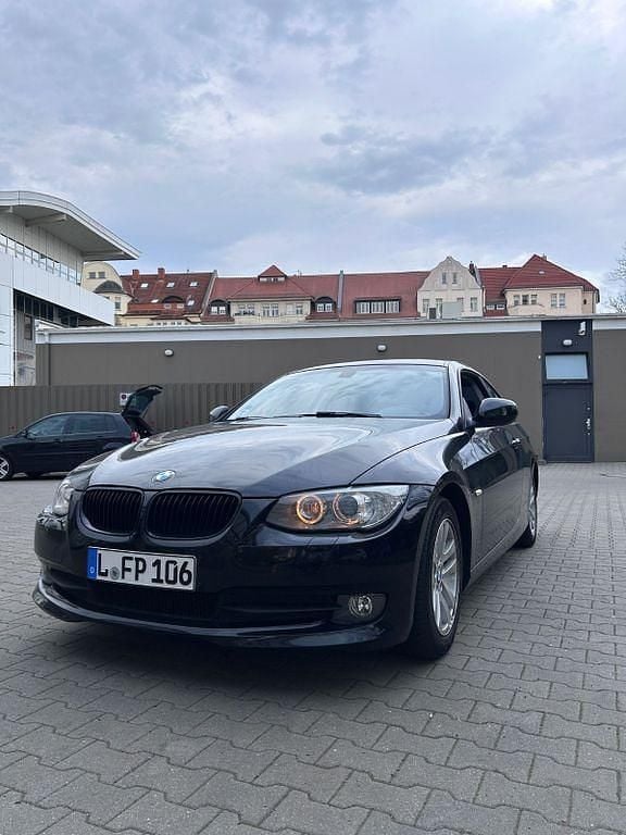 Second-hand BMW 318 143 CP (105 kW) 2012 Negru Coupe