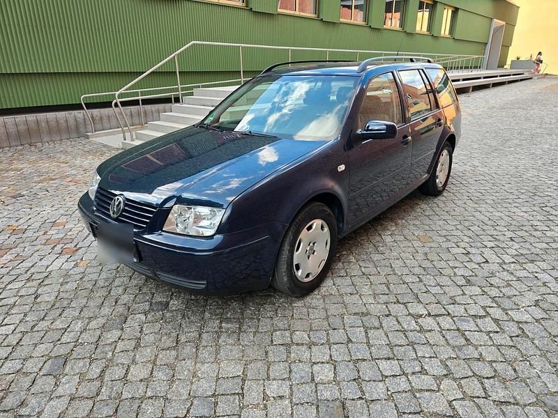 Blau Gebraucht 2004 VW Bora Limousine | 2.499 € (Fairer Preis) - Bild 1/4