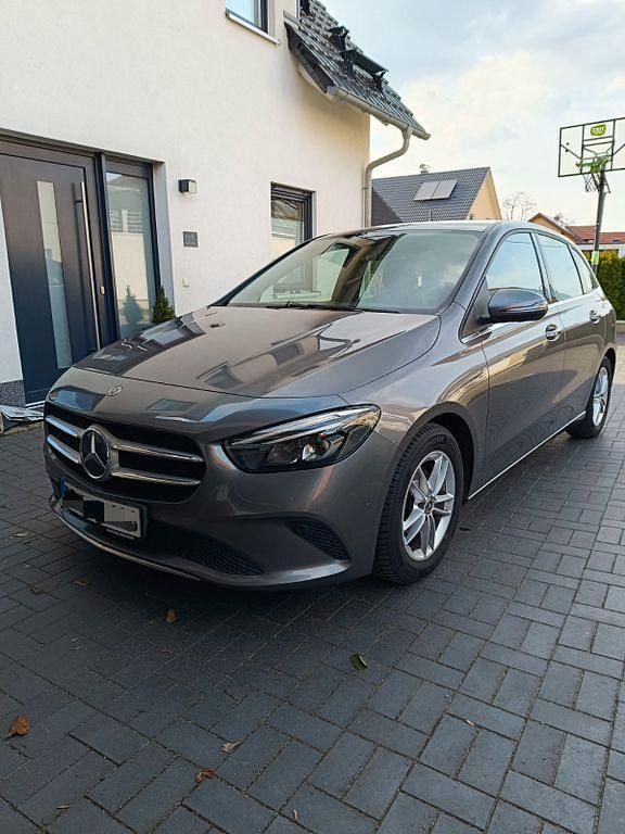 Gebraucht Mercedes B180 136 PS (100 kW) 2019 Grau Van / Kleinbus
