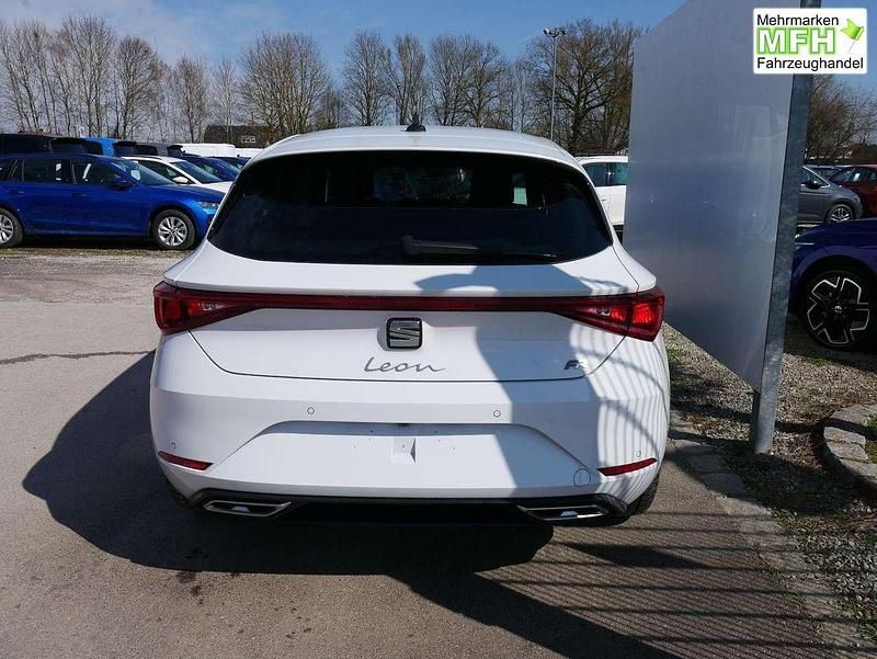 Neu Seat Leon FR 150 PS (110 kW) 2026 Nevadaweiß metallic Limousine