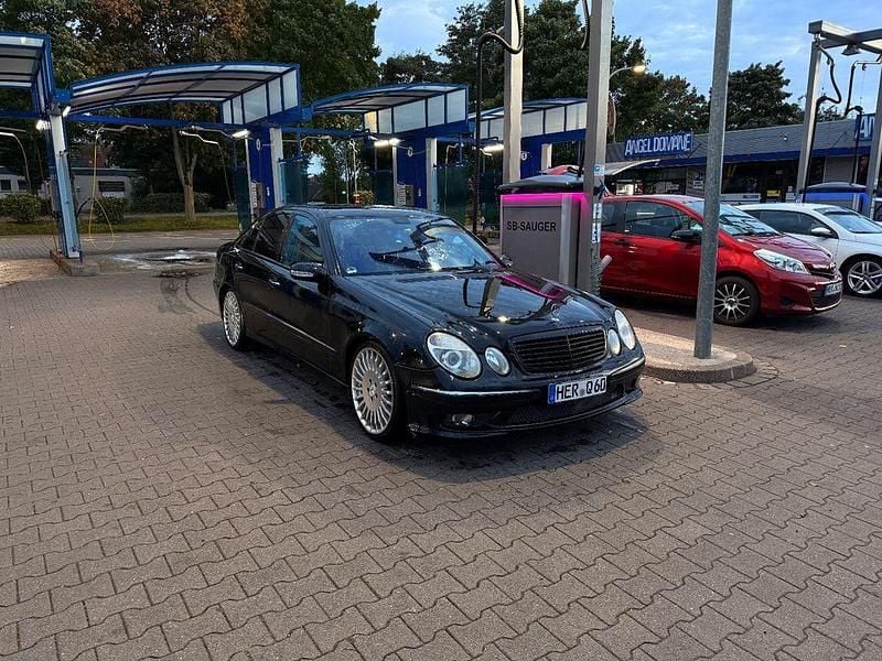 Schwarz Gebraucht 2005 Mercedes E280 Avantgarde Limousine | 3.750 € (Superpreis) - Bild 1/4
