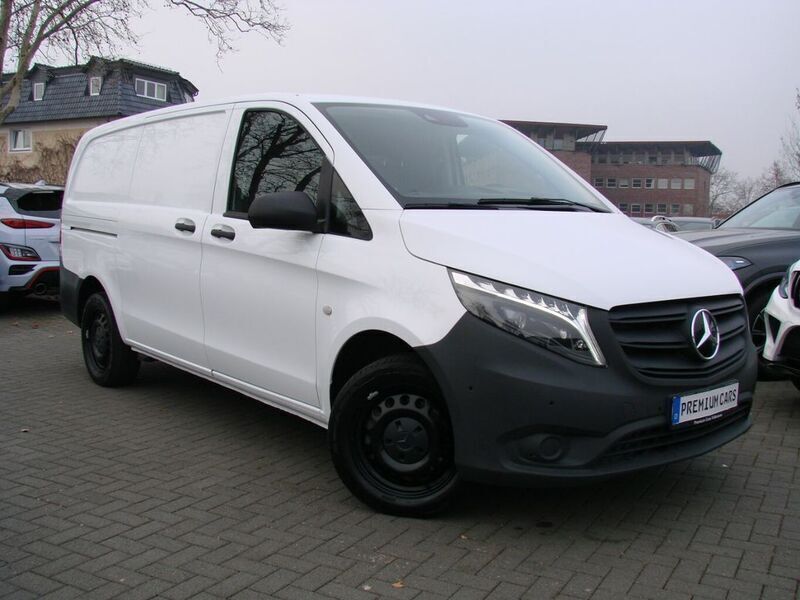 Weiß Gebraucht 2023 Mercedes Vito Van / Kleinbus | 34.980 € (Superpreis) - Bild 1/4