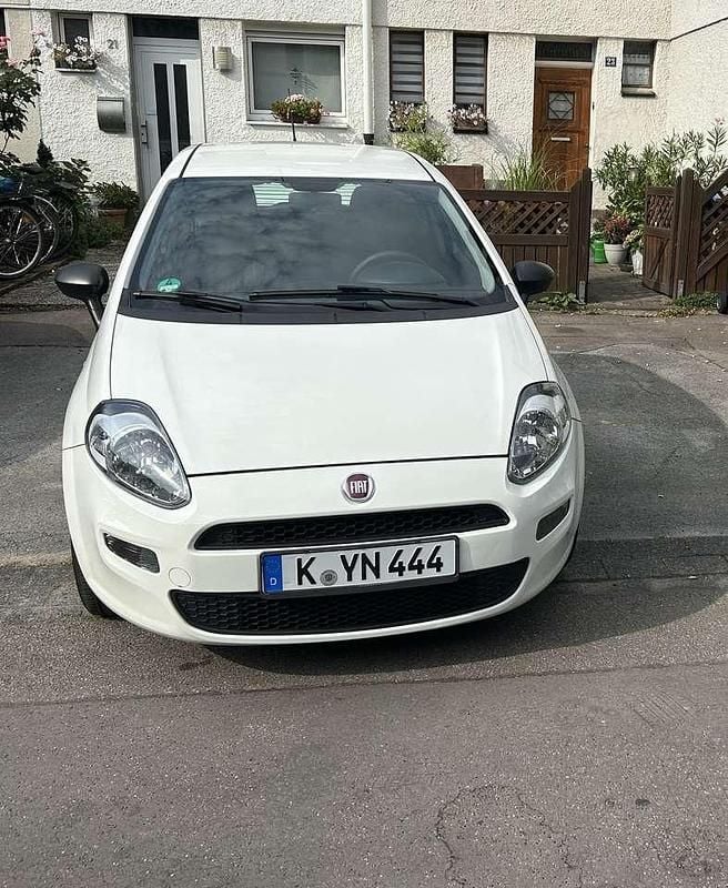 Weiß Gebraucht 2018 Fiat Punto Basis Kleinwagen | 5.199 € (Fairer Preis) - Bild 1/4