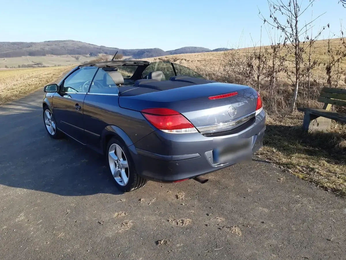 Używany Opel Astra Cabriolet 140 KM (102 kW) 2006 Niebieski Kabriolet