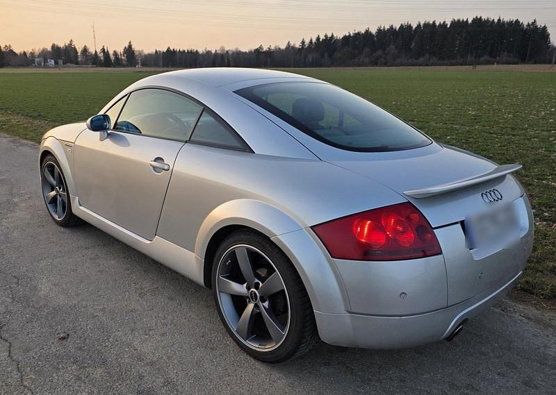 Second-hand Audi TT 179 CP (131 kW) 1999 Argintiu Coupe