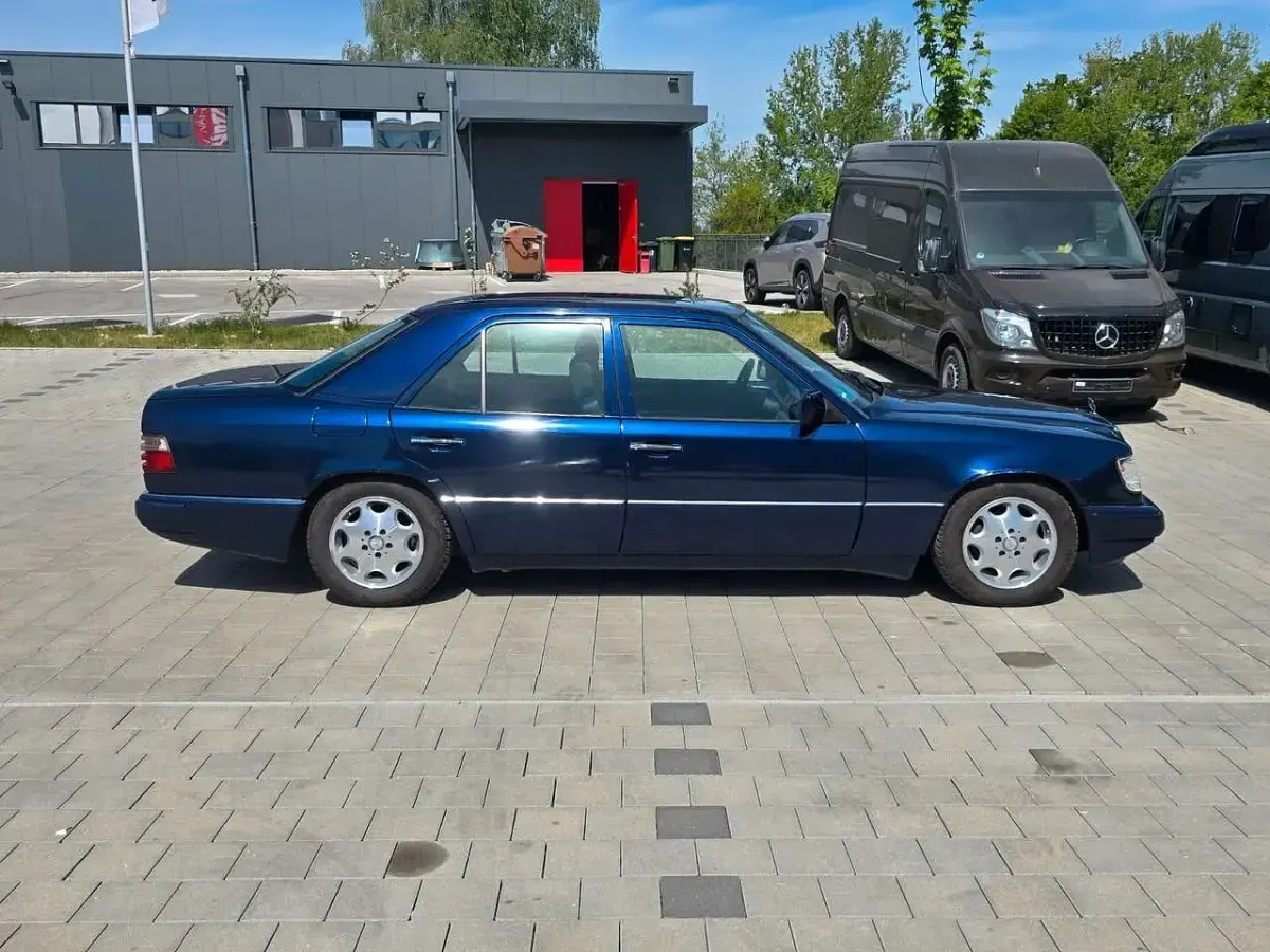 Gebraucht Mercedes E280 1993 Blau Limousine
