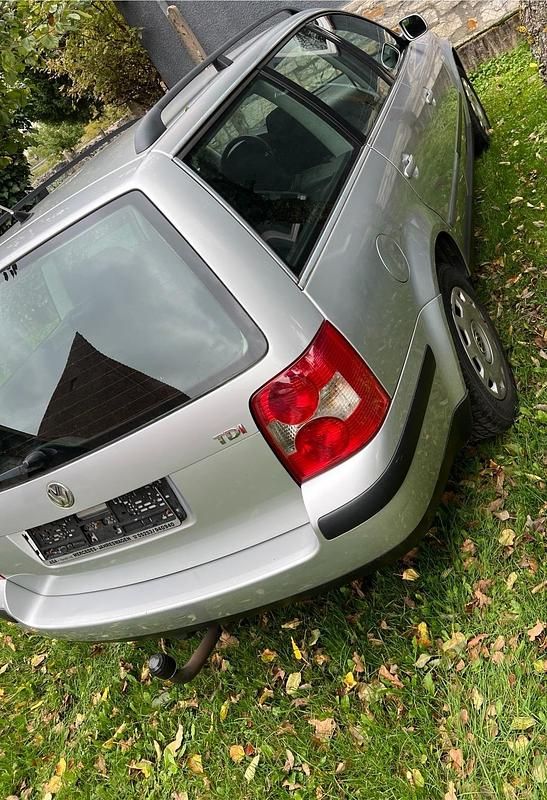 Gebraucht 2002 VW Passat Kombi | 1.850 € (Fairer Preis) - Bild 1/4