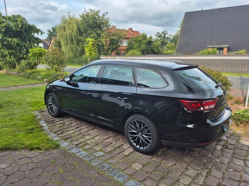 Schwarz Gebraucht 2016 Seat Leon ST CONNECT Kombi | 7.598 € (Fairer Preis) - Bild 1/4