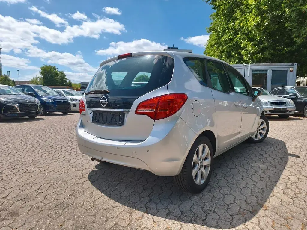 Gebraucht Opel Meriva Edition 101 PS (74 kW) 2010 Starsilber/silver iii Van / Kleinbus