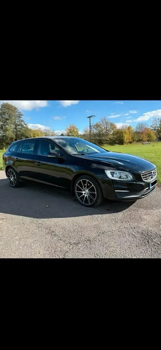 Używany Volvo V60 150 KM (110 kW) 2016 Czarny Kombi