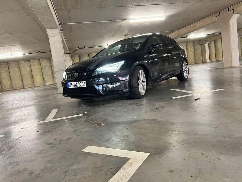 Schwarz Gebraucht 2014 Seat Leon ST FR Kombi | 7.900 € (Guter Preis) - Bild 1/4