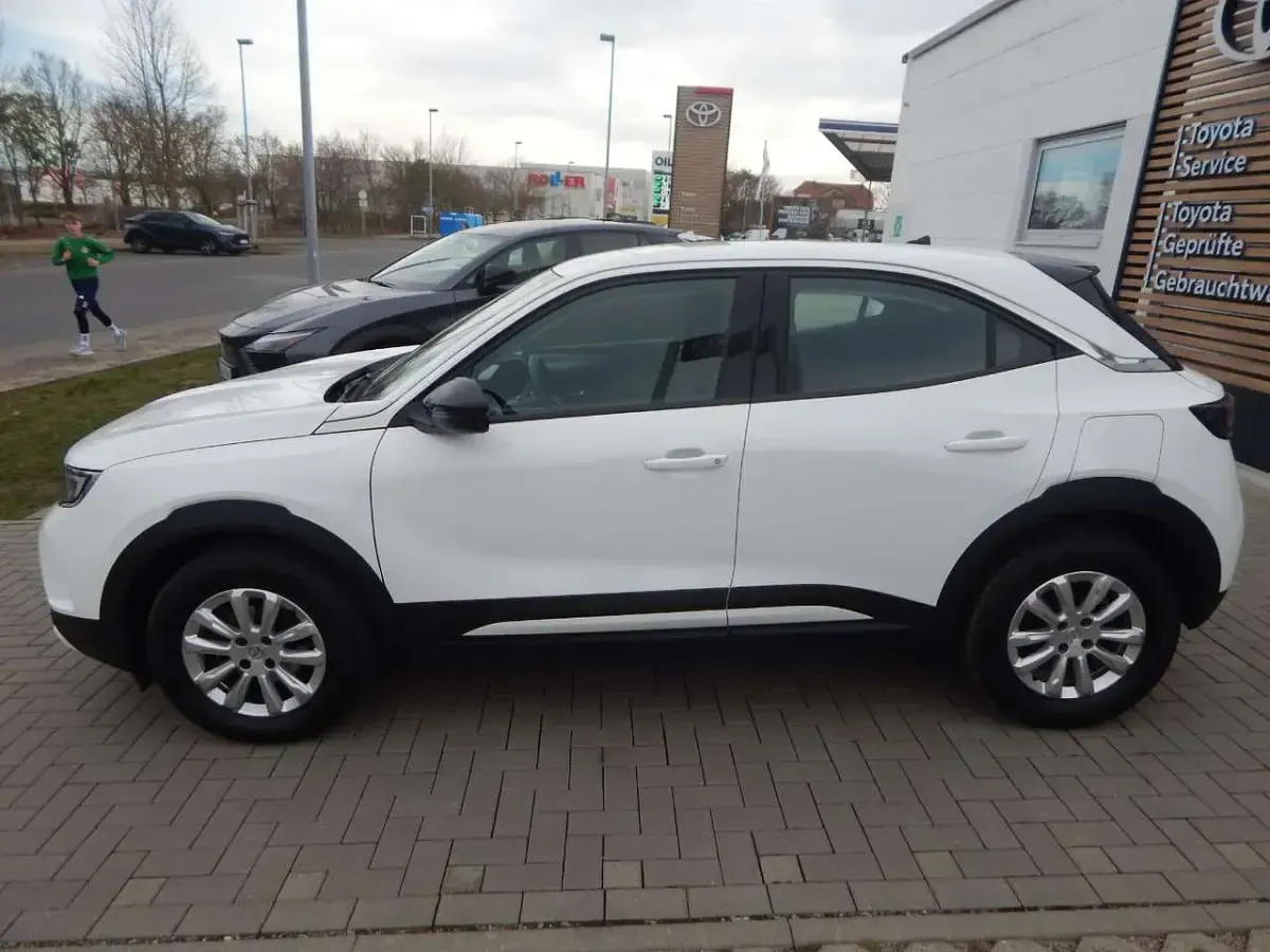 Gebraucht Opel Mokka Edition 101 PS (74 kW) 2023 Jade weiss/arktis weiss SUV