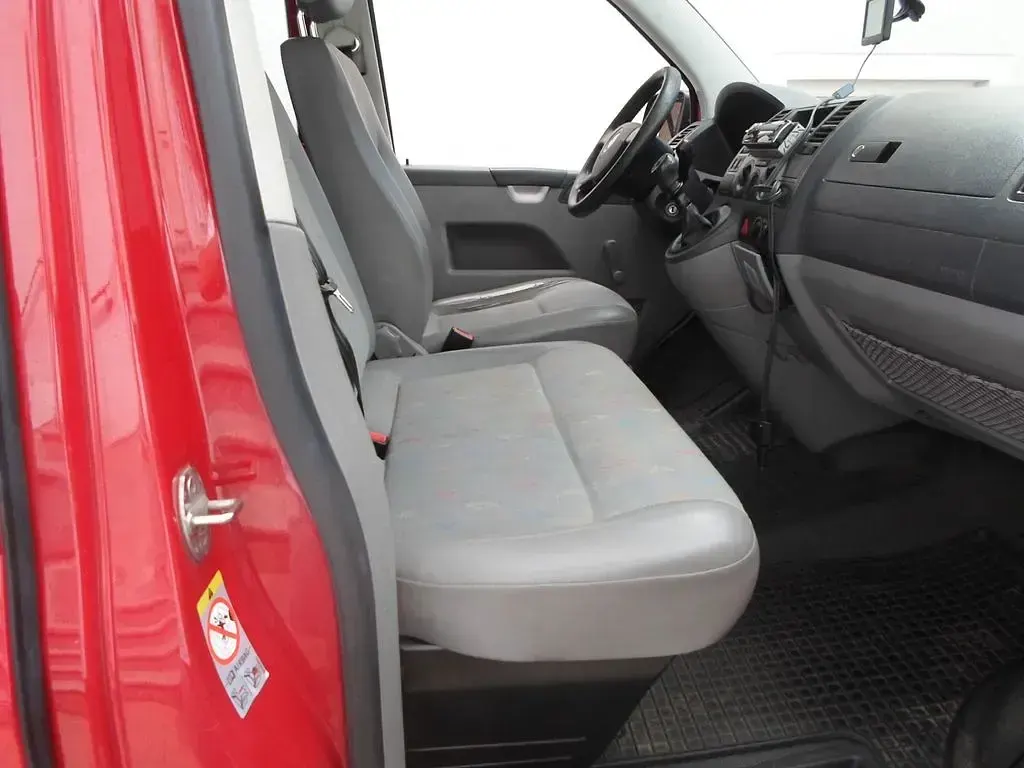 Gebraucht VW Caravelle Comfortline 105 PS (77 kW) 2008 Rot Van