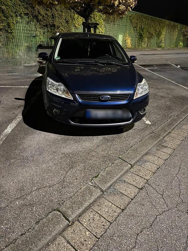 Blau Gebraucht 2011 Ford Focus Limousine | 2.750 € (Superpreis) - Bild 1/4