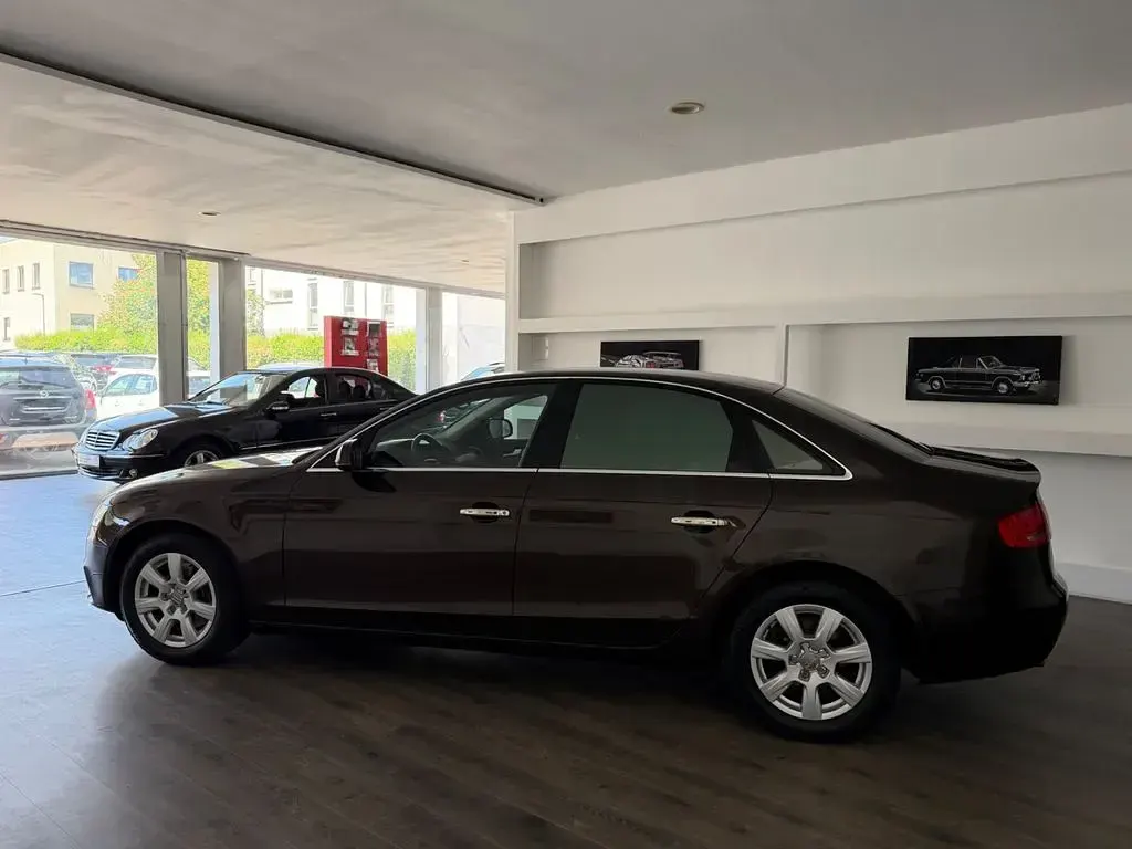 Używany Audi A4 Ambiente 160 KM (117 kW) 2011 Brązowy Sedan/Limuzyna