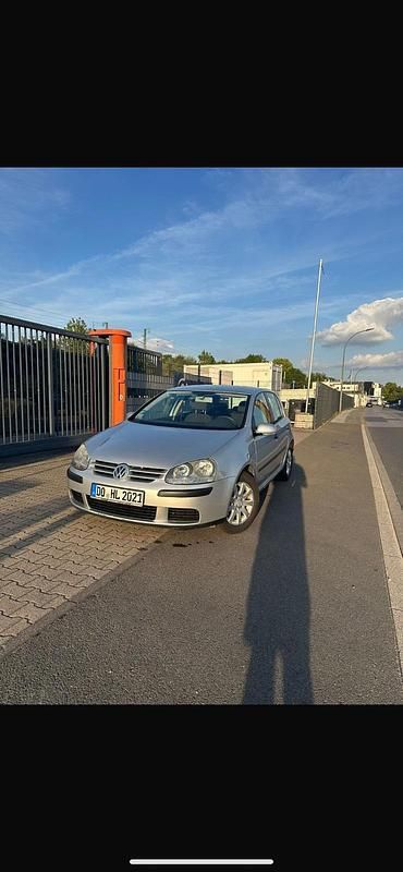 Silber Gebraucht 2005 VW Golf V Kleinwagen | 2.100 € - Bild 1/4