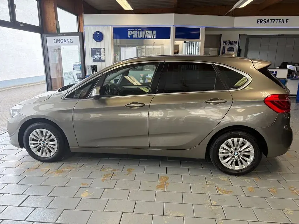 Gebraucht BMW 218 Active Tourer Advantage 136 PS (100 kW) 2017 Silber Van / Kleinbus
