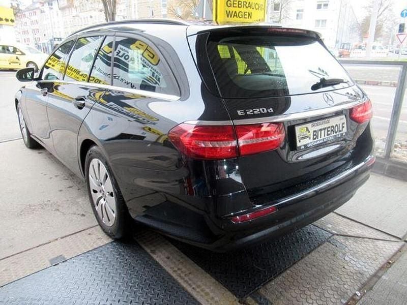Gebraucht Mercedes E220 Avantgarde 194 PS (142 kW) 2020 Schwarz Limousine