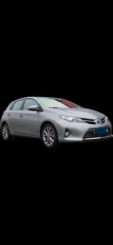 Grau Gebraucht 2013 Toyota Auris Hybrid Edition Limousine | 12.300 € (Fairer Preis) - Bild 1/2