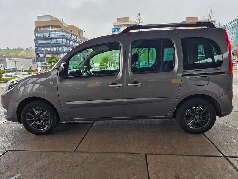 Grau Gebraucht 2017 Renault Kangoo Van / Kleinbus | 10.500 € (Fairer Preis) - Bild 1/4