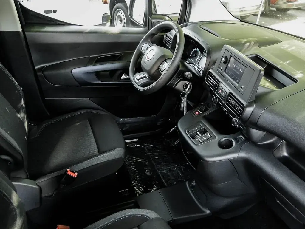Gebraucht Fiat e-Doblò Launch Edition 100 kW (136 PS) 2023 Schwarz Van / Kleinbus