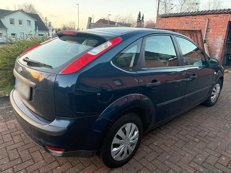Gebraucht Ford Focus 116 PS (85 kW) 2006 Blau Limousine