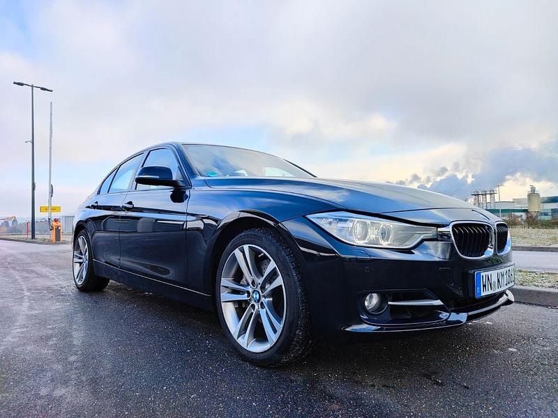 Gebraucht BMW 335 Sport Line 313 PS (230 kW) 2014 Schwarz Limousine