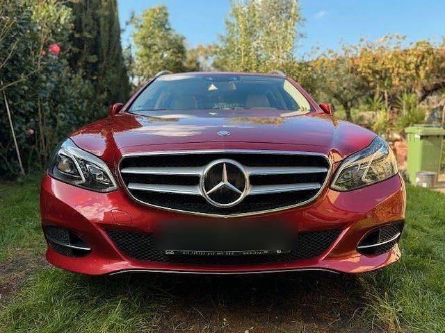 Gebraucht Mercedes E250 Avantgarde 211 PS (155 kW) 2016 Rot Kombi