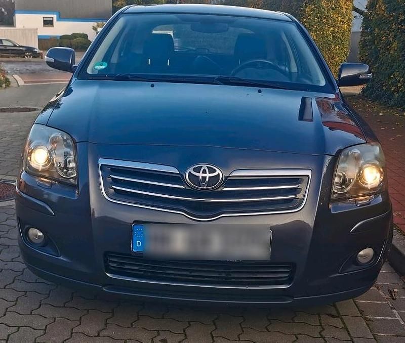 Grau Gebraucht 2007 Toyota Avensis Limousine | 4.300 € (Fairer Preis) - Bild 1/4