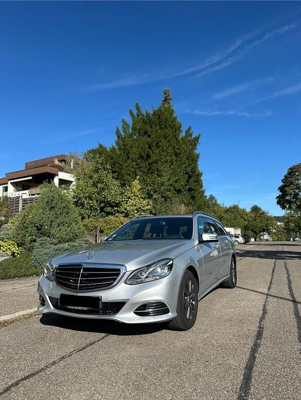 Silber Gebraucht 2014 Mercedes E220 Kombi | 10.900 € (Guter Preis) - Bild 1/4